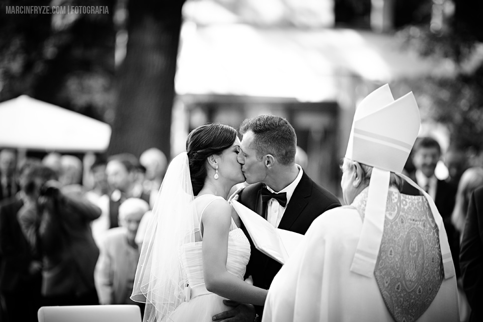 Ślub kościelny w plenerze Kraków | Ślub w plenerze z księdzem
